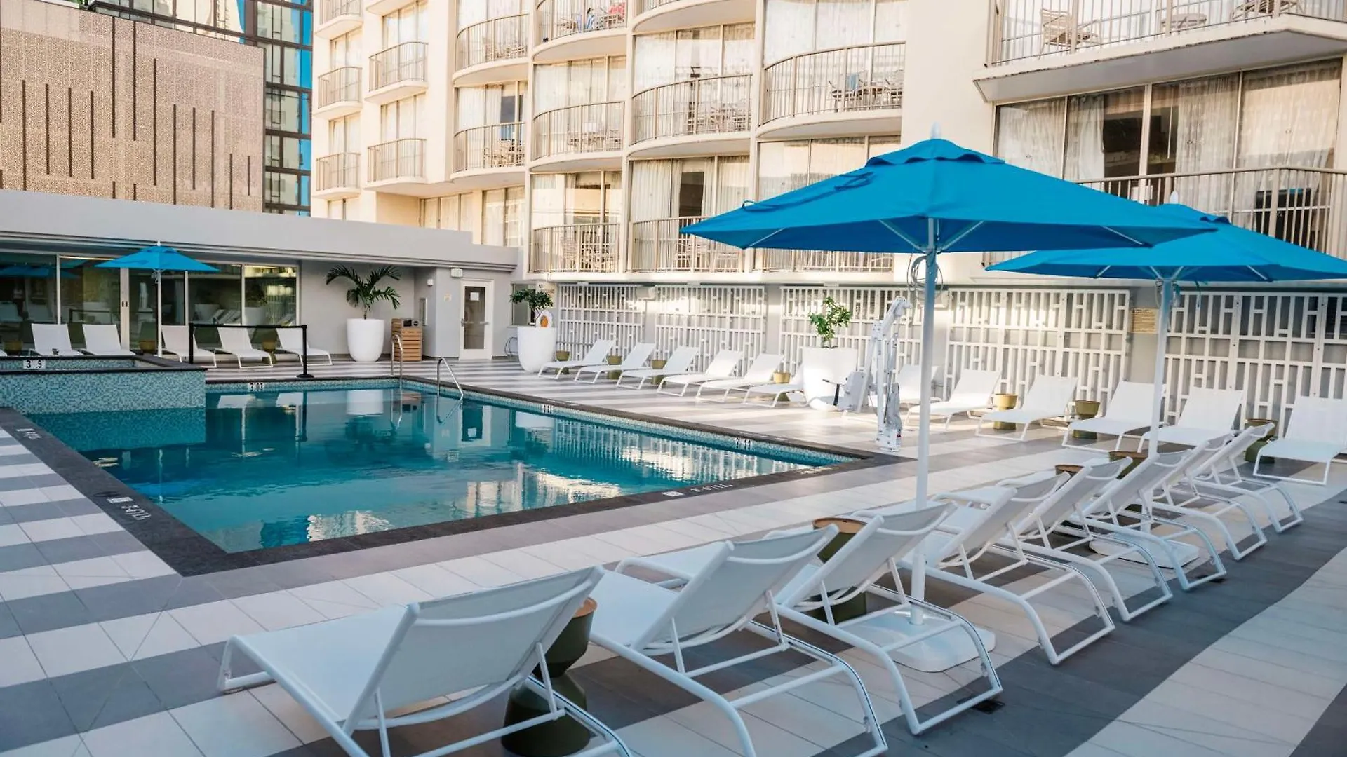 ****  Outrigger Waikiki Paradise Hotel Honolulu United States